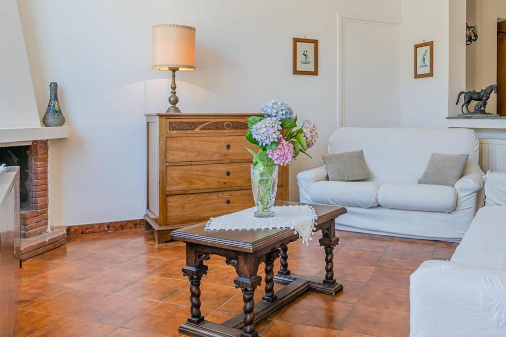 Ferienwohnung Casa Gege', For Up To 5 Guests, Shared Pool, Sorrento Center Exterior foto